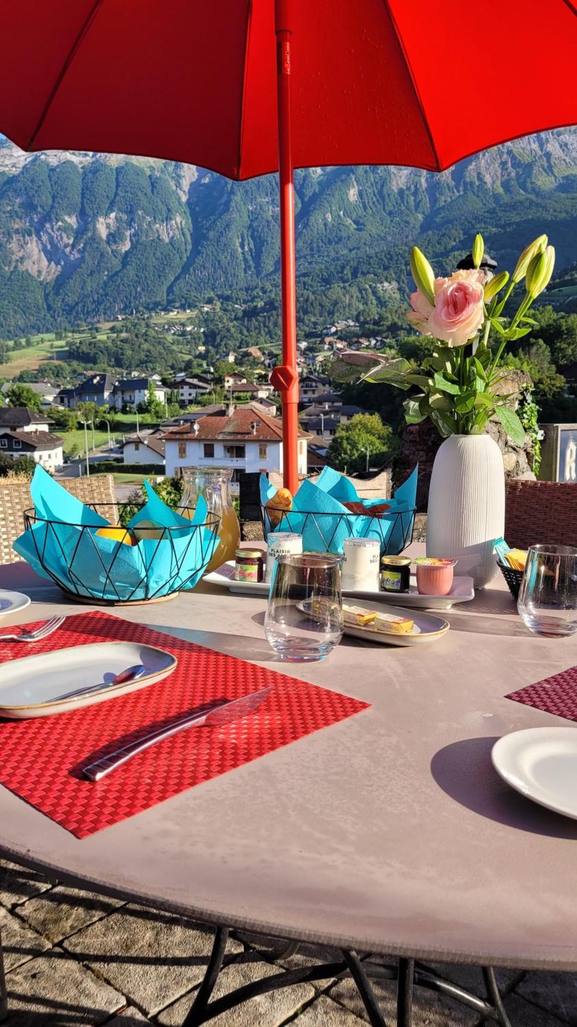 Maison De Sisi Ugine Bagian luar foto